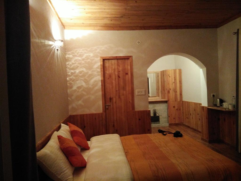 Kasar Rainbow Yoga Retreat Villa Almora Buitenkant foto